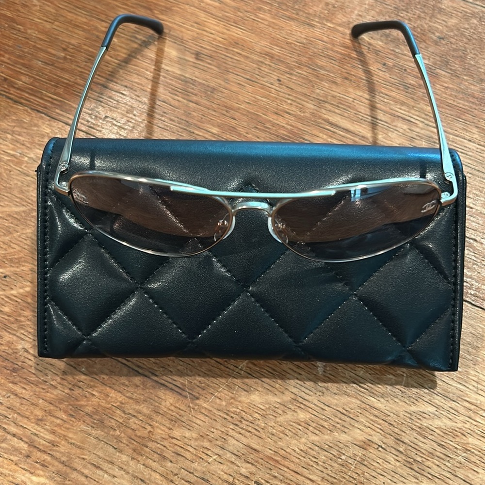 Authentic Chanel sunglasses and case - Picture 3 of 12